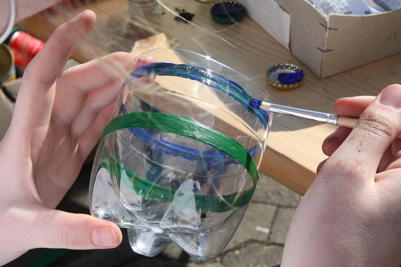 découvrez l'upcycling : transformer des objets anciens en créations uniques et durables pour un mode de vie écoresponsable.