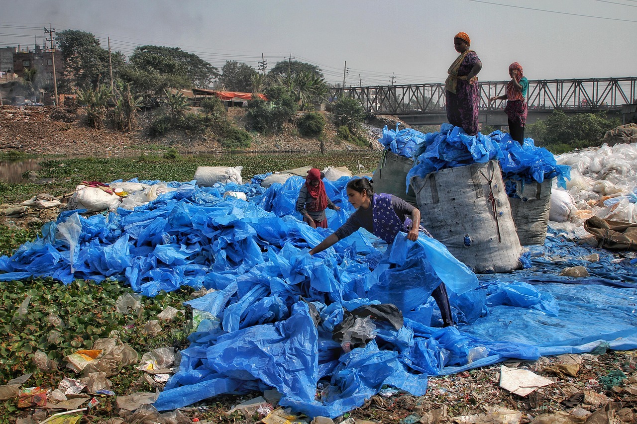 suspension des décharges de déchets : informations sur les mesures de mise en pause, impacts environnementaux et alternatives durables pour la gestion des déchets.