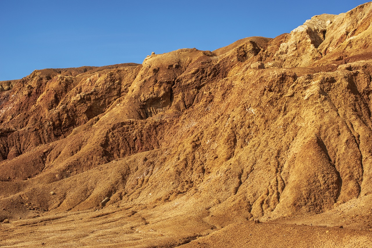 découvrez tout sur les carrières : extraction, utilisation des matériaux et impact environnemental.