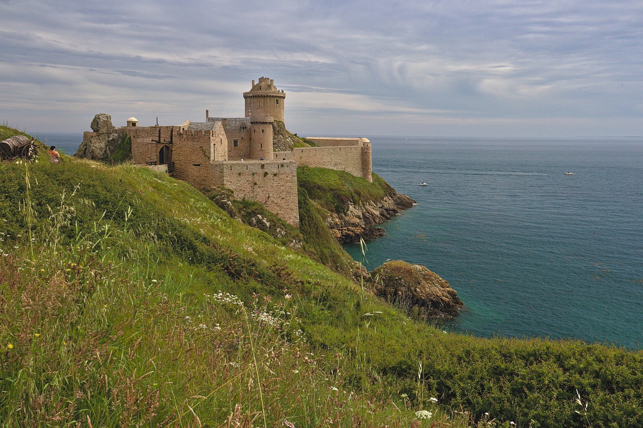 découvrez brittany : des paysages côtiers époustouflants, une culture riche, des sites historiques et une gastronomie unique en bretagne. parfait pour un séjour authentique et ressourçant !