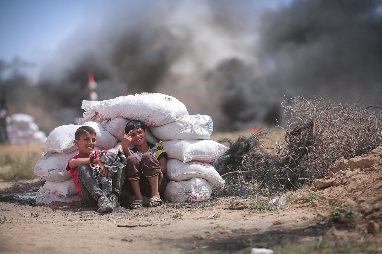 découvrez les enjeux et les réponses face aux crises humanitaires mondiales, afin de mieux comprendre les actions de solidarité et d’aide nécessaires.