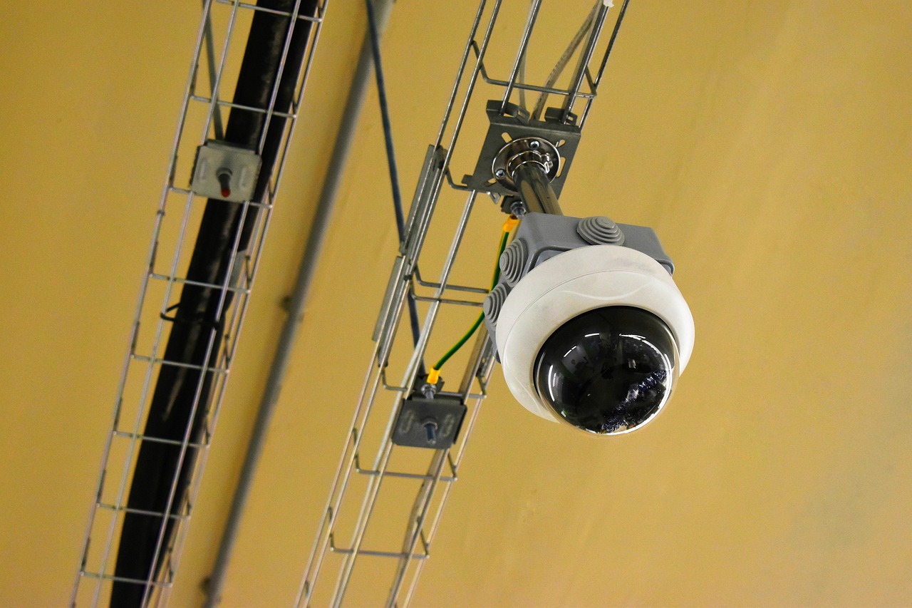surveillance environnementale : suivi et analyse des paramètres naturels pour protéger notre planète et assurer un développement durable.