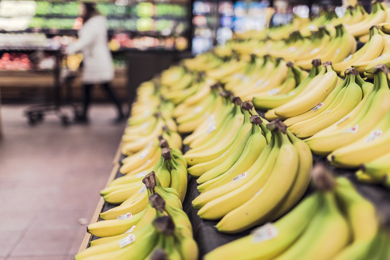 découvrez l'évolution des supermarchés français et comment ils ont transformé la consommation en france au fil des années.