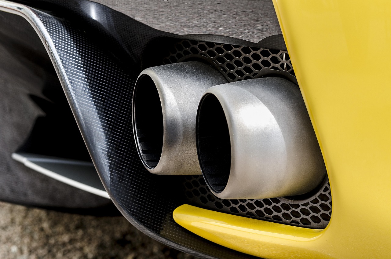 découvrez l'impact des émissions de transport sur l'environnement, les principales sources de pollution et les solutions pour réduire l’empreinte carbone liée aux déplacements.