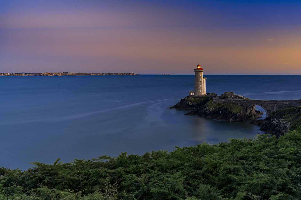 découvrez brittany 2100, un projet captivant qui imagine l'avenir de la bretagne à l'horizon 2100. plongez dans une exploration des innovations, des technologies durables et des paysages transformés, tout en préservant l'héritage culturel de cette région unique. un regard fascinant sur l'évolution d'une terre emblématique.