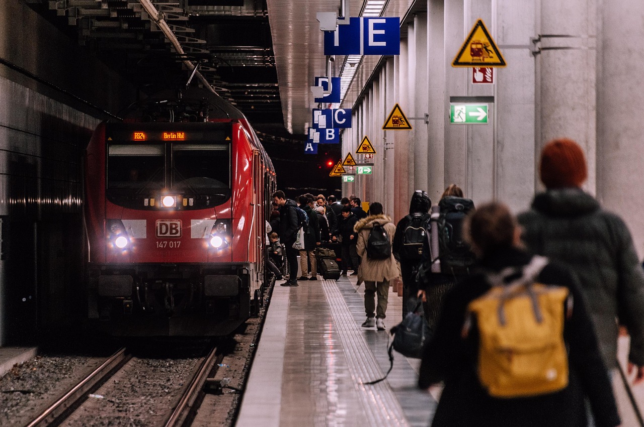 découvrez l'avenir du train : innovations technologiques, voitures écologiques et nouvelles expériences de voyage. explorez comment les trains s'adaptent aux enjeux contemporains tout en révolutionnant le transport terrestre.