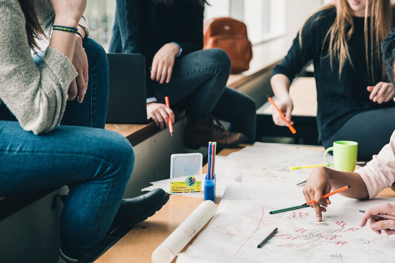découvrez l'importance de la collaboration dans le monde moderne. apprenez comment travailler ensemble peut stimuler la créativité, améliorer la productivité et renforcer les relations au sein de votre équipe. explorez des stratégies efficaces et des outils pour optimiser la collaboration dans votre entreprise.
