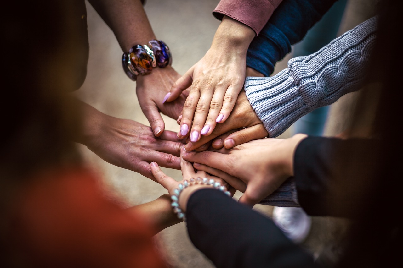 découvrez l'art de la collaboration : techniques, stratégies et outils pour travailler efficacement en équipe, renforcer la créativité collective et atteindre des objectifs communs.