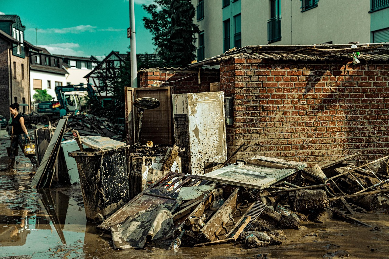 découvrez les causes, les impacts et les solutions pour prévenir les inondations afin de protéger vos biens et assurer votre sécurité.