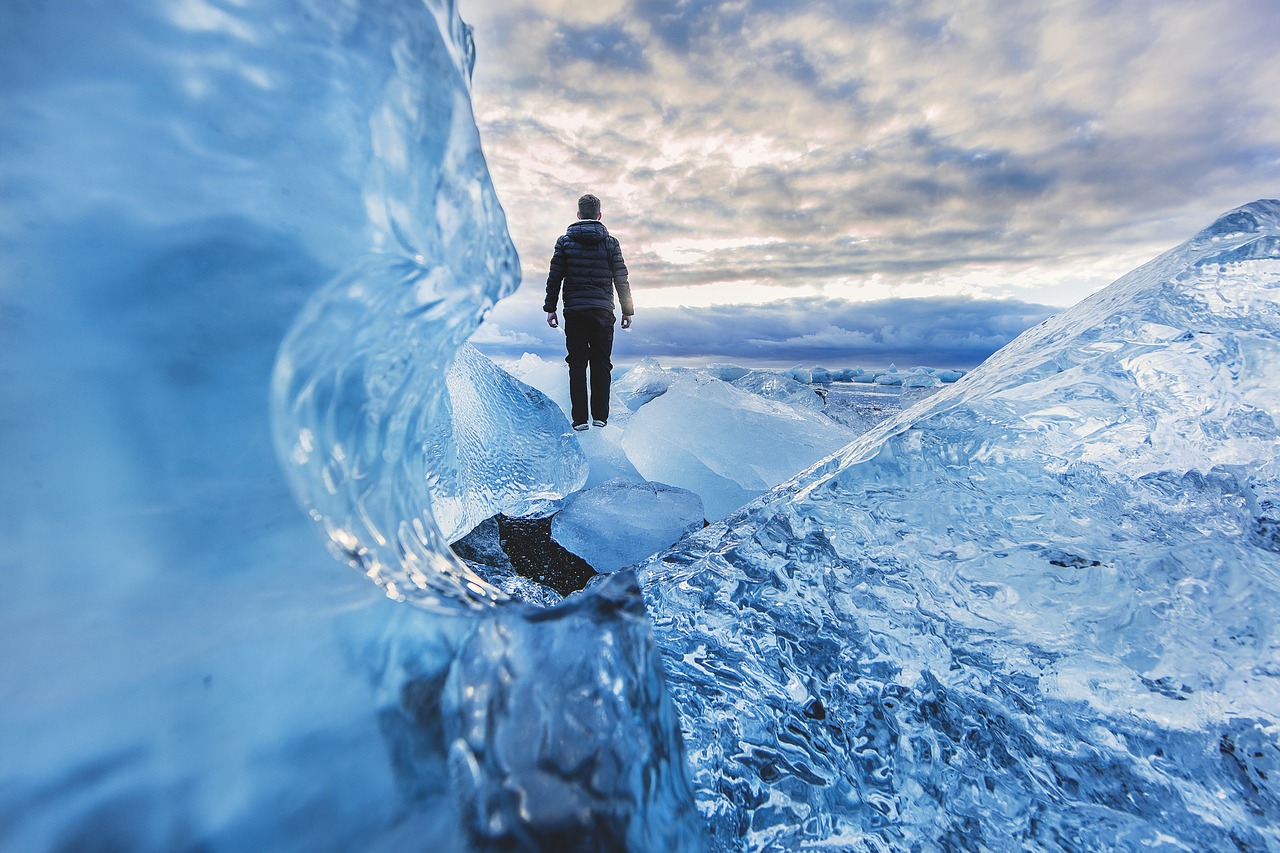 découvrez les dynamiques des glaciers, un phénomène fascinant qui révèle les impacts du changement climatique sur notre planète. cette étude aborde la formation, le mouvement et la fonte des glaciers, ainsi que leurs implications pour l'environnement et les sociétés humaines.