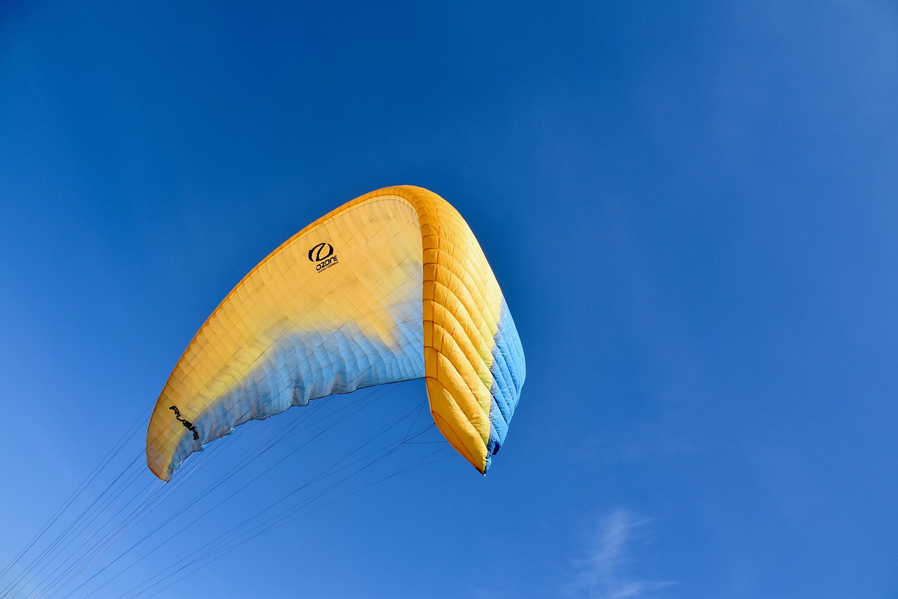 découvrez tout ce qu'il faut savoir sur l'ozone : définition, rôle dans l'atmosphère, bienfaits, dangers et applications pour l'environnement et la santé.