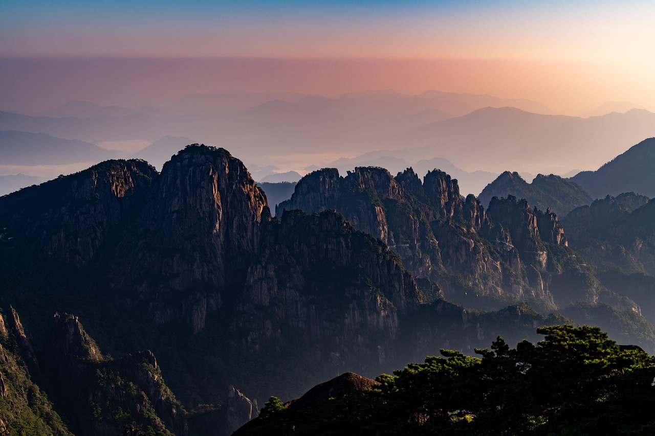 découvrez la chine, un pays fascinant d’asie de l’est célèbre pour sa culture millénaire, ses paysages variés, sa cuisine renommée et ses innovations technologiques. explorez son histoire, ses traditions et ses sites touristiques emblématiques.