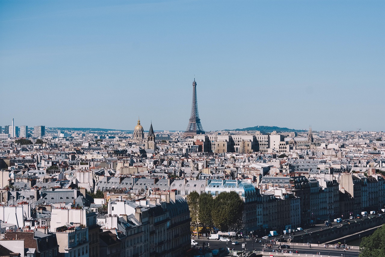découvrez comment les villes françaises s'adaptent au changement climatique grâce à des solutions résilientes pour un avenir durable et sécurisé.
