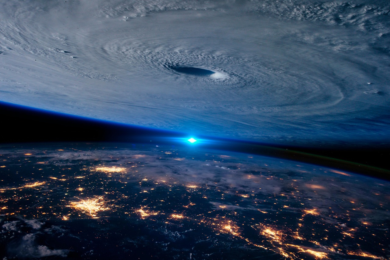 découvrez tout ce que vous devez savoir sur les ouragans : leur formation, leurs impacts et les mesures de sécurité à prendre pour vous protéger.