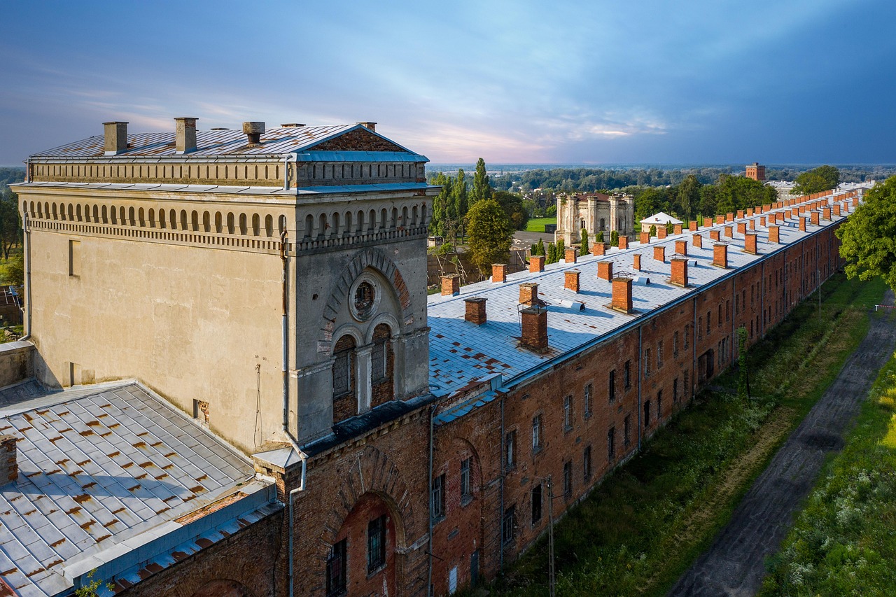 d&eacute;couvrez une collection unique d'&eacute;chantillons militaires historiques, retra&ccedil;ant l'&eacute;volution des uniformes, &eacute;quipements et armes &agrave; travers les si&egrave;cles.