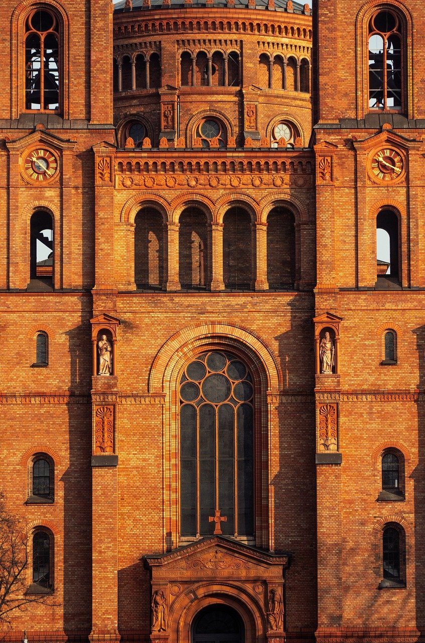 d&eacute;couvrez l'architecture bioclimatique, une approche durable qui optimise l'efficacit&eacute; &eacute;nerg&eacute;tique et le confort en harmonie avec l'environnement.