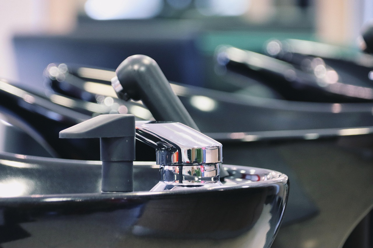 trouvez les meilleurs coiffeurs pr&egrave;s de chez vous pour des coupes tendance, des colorations &eacute;clatantes et des soins capillaires personnalis&eacute;s.