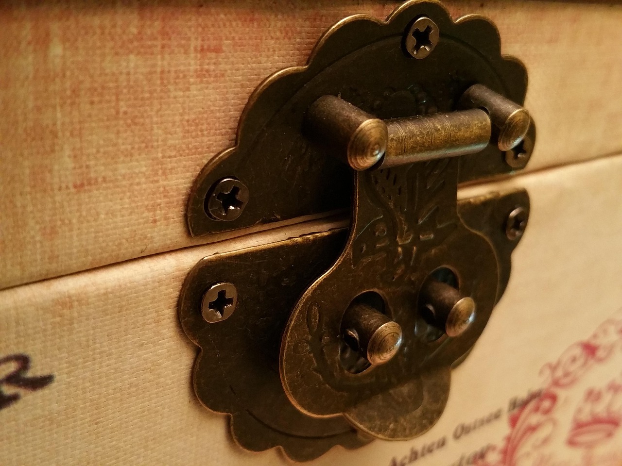 découvrez tout sur les closures en programmation : définition, fonctionnement et exemples pratiques pour maîtriser cette notion clé.