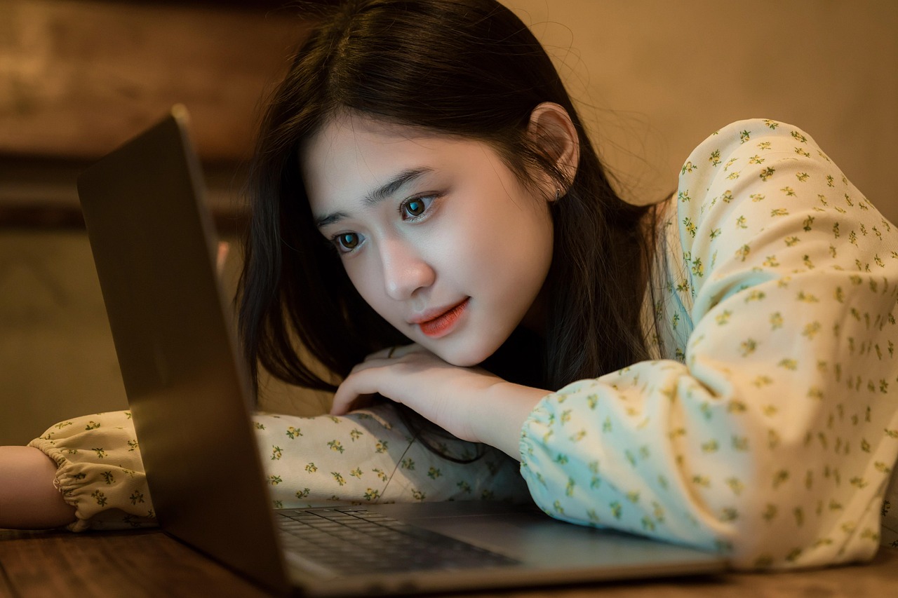 d&eacute;couvrez les avantages du travail &agrave; distance, des conseils pour rester productif et les meilleures pratiques pour r&eacute;ussir votre t&eacute;l&eacute;travail.