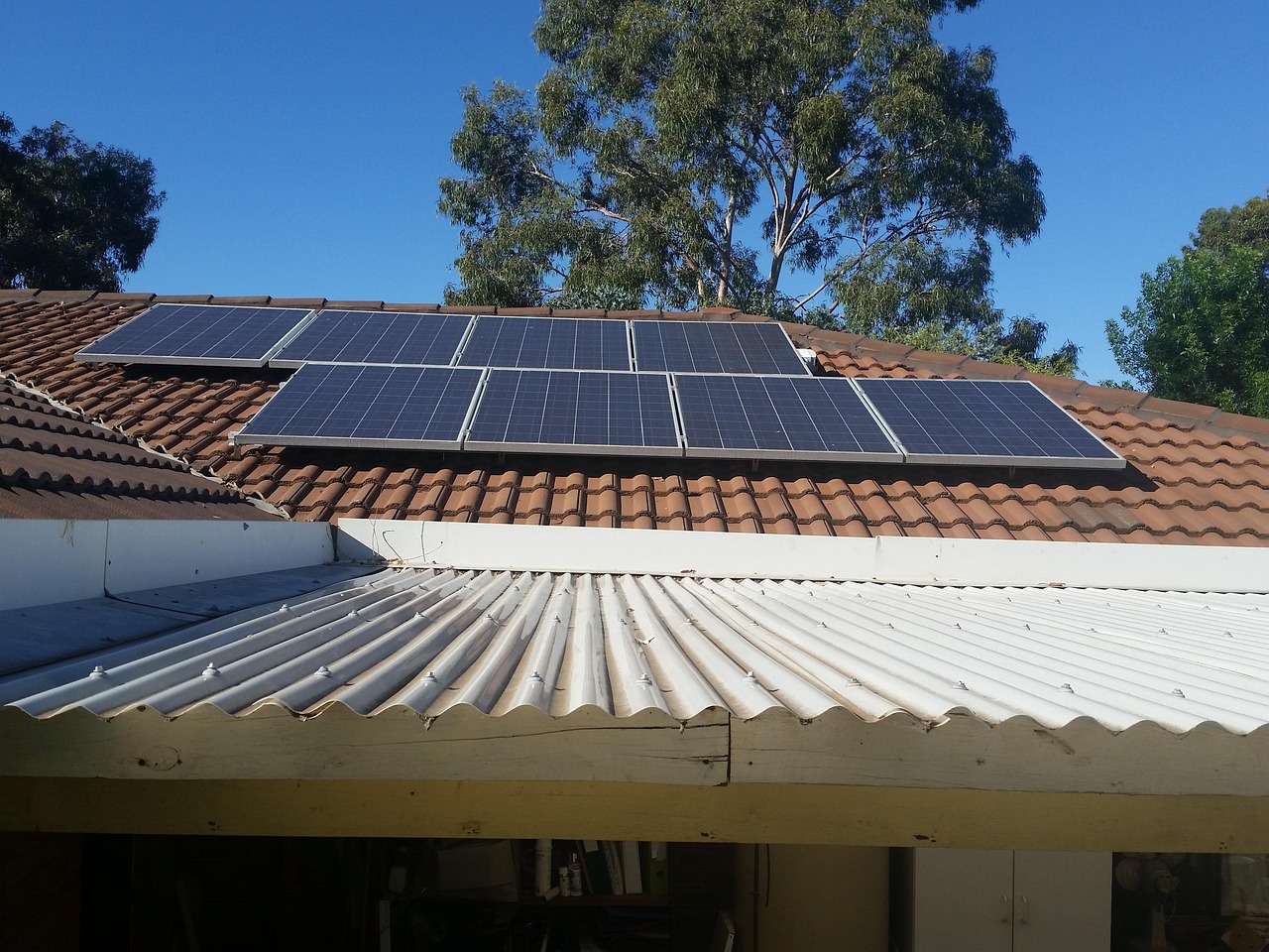 installation de panneaux solaires : profitez d'une &eacute;nergie renouvelable, r&eacute;duisez vos factures d'&eacute;lectricit&eacute; et contribuez &agrave; la protection de l'environnement gr&acirc;ce &agrave; nos solutions sur mesure.